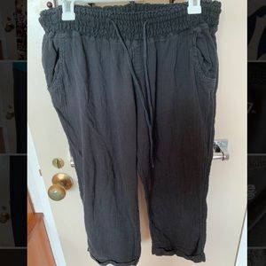 Old Navy black crop pants